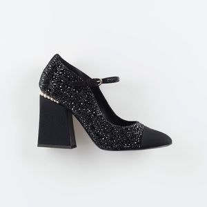 Chanel-Strass, Grosgrain & Imitation Pearls
Black